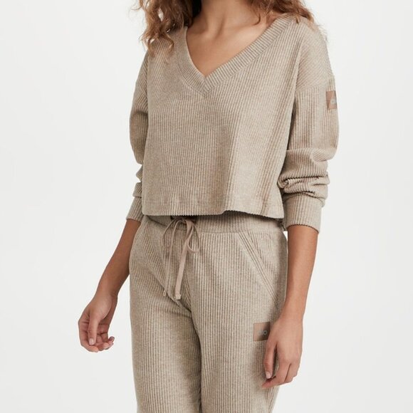 ALO Yoga Muse V-Neck Pullover Heather Gravel - Picture 13 of 14